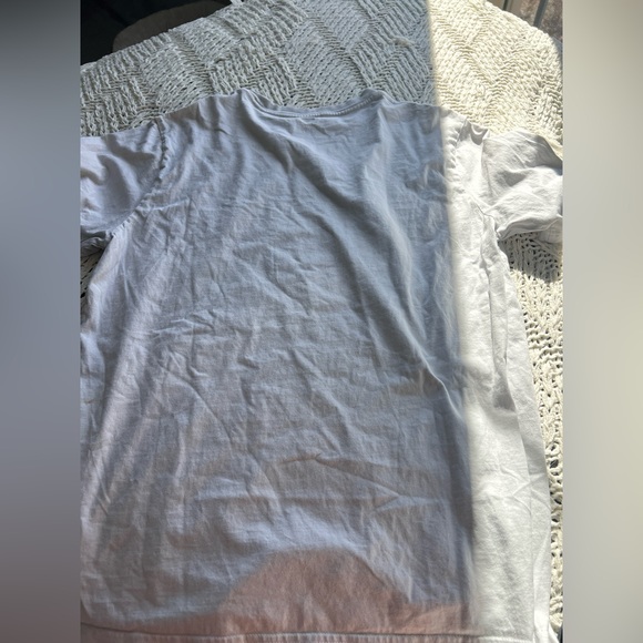 levi’s graphic tees - Picture 2 of 2